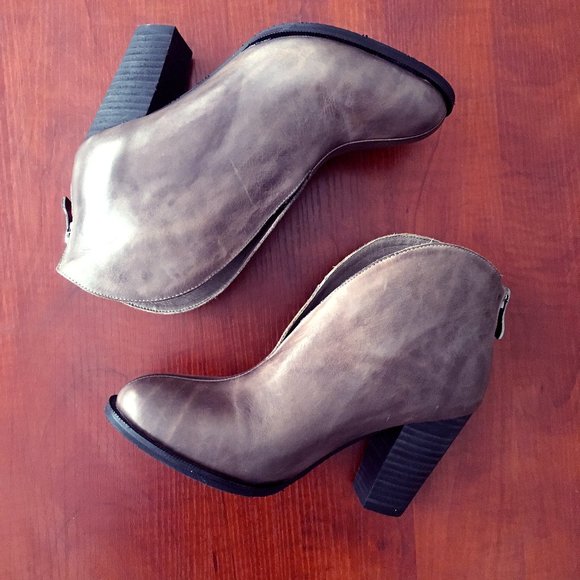 Antelope Shoes - Hi-Cut Ankle Bootie